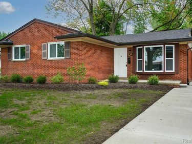 30644 HAYES Road, Roseville, MI 48066