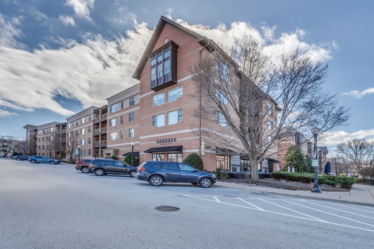 935 Burlington Avenue, Unit 304, Downers Grove, IL 60515 Main Photo