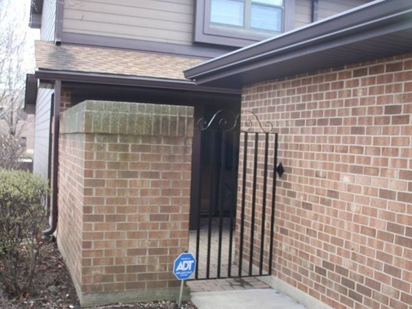 15 Indian Trail Drive, Unit 15, Westmont, IL 60559