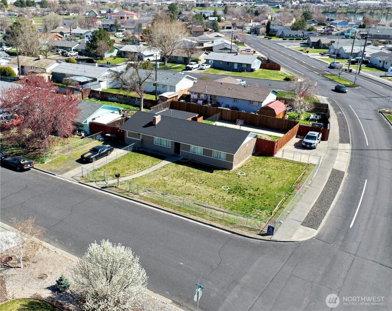 305 N Earl Road  primary photo