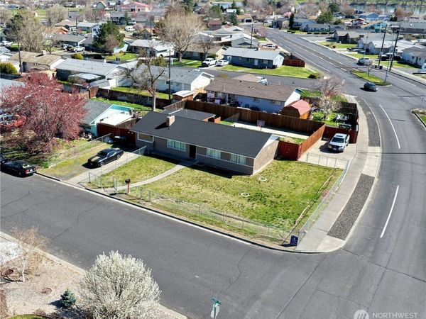 305 N Earl Road, Moses Lake, WA 98837