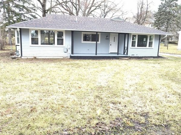 1803 Riverside Drive , McHenry, IL 60050