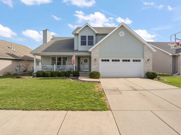 412 Chessington Drive, Crown Point, IN 46307