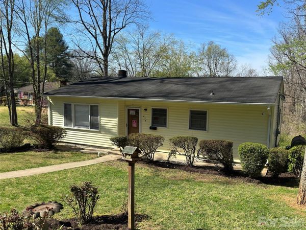 624 Broadway Street NW, Lenoir, NC 28645