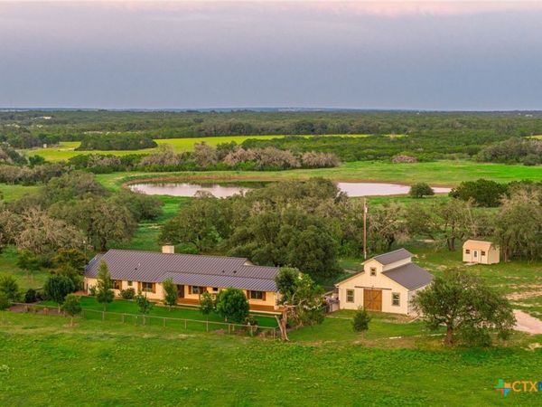 2055 County Road 284 , Liberty Hill, TX 78642