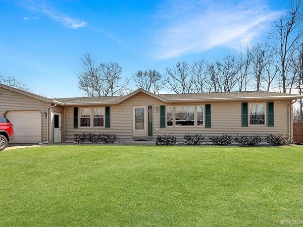 2709 W 6th Avenue, Gladstone, MI 49837