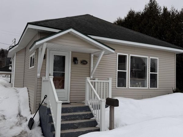 208 E Onota Street, Munising, MI 49862