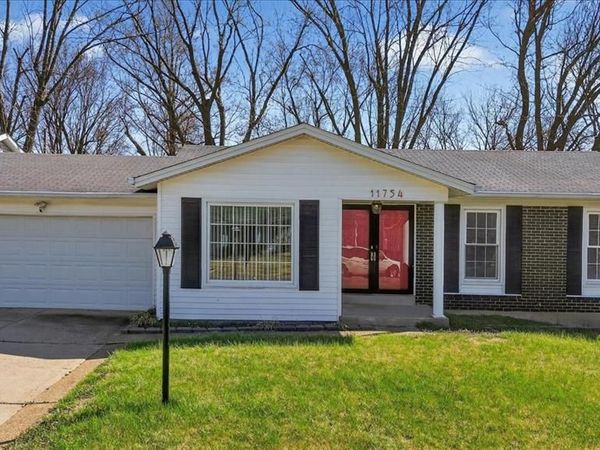 11754 El Somo Court , Florissant, MO 63033