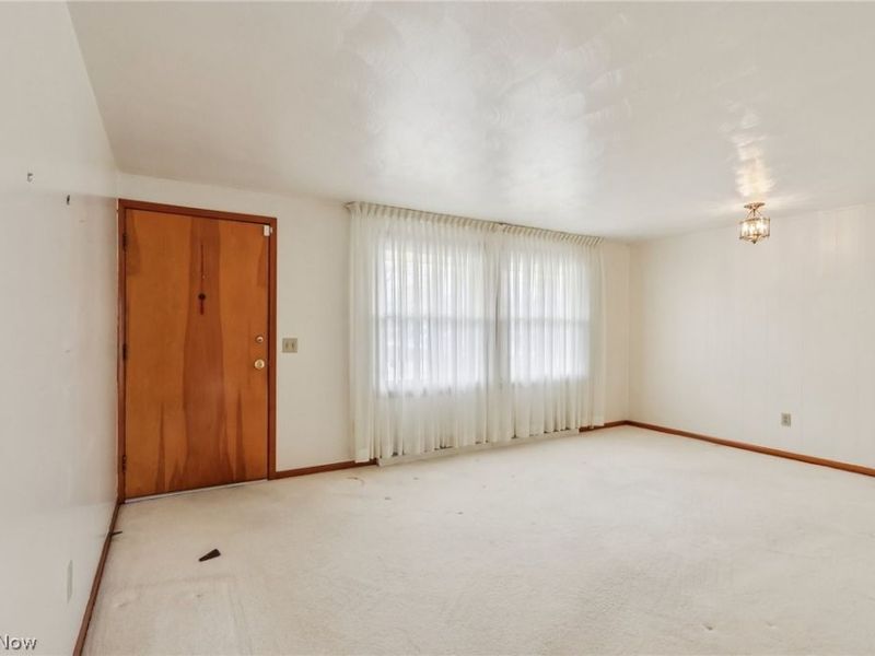 827 Summit Street SW, North Canton, OH 44720 Photo 13