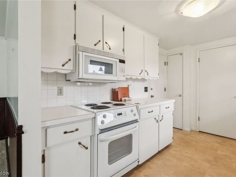 827 Summit Street SW, North Canton, OH 44720 Photo 25