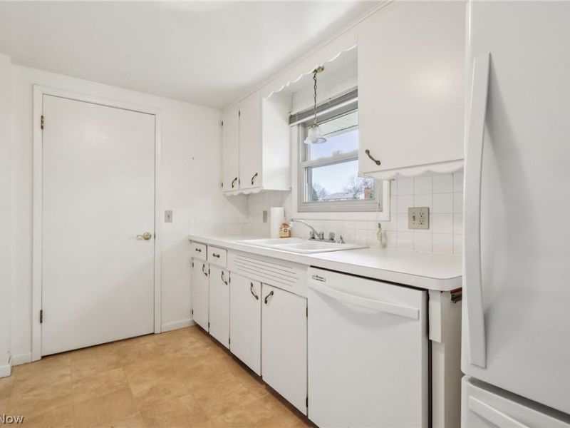 827 Summit Street SW, North Canton, OH 44720 Photo 26