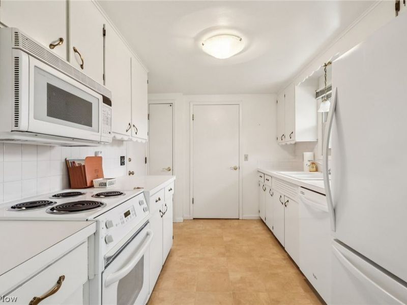 827 Summit Street SW, North Canton, OH 44720 Photo 27