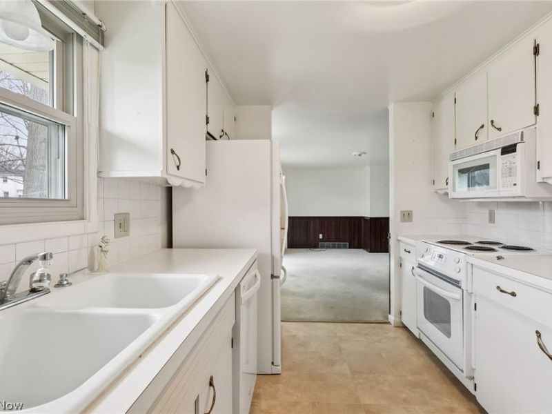 827 Summit Street SW, North Canton, OH 44720 Photo 28