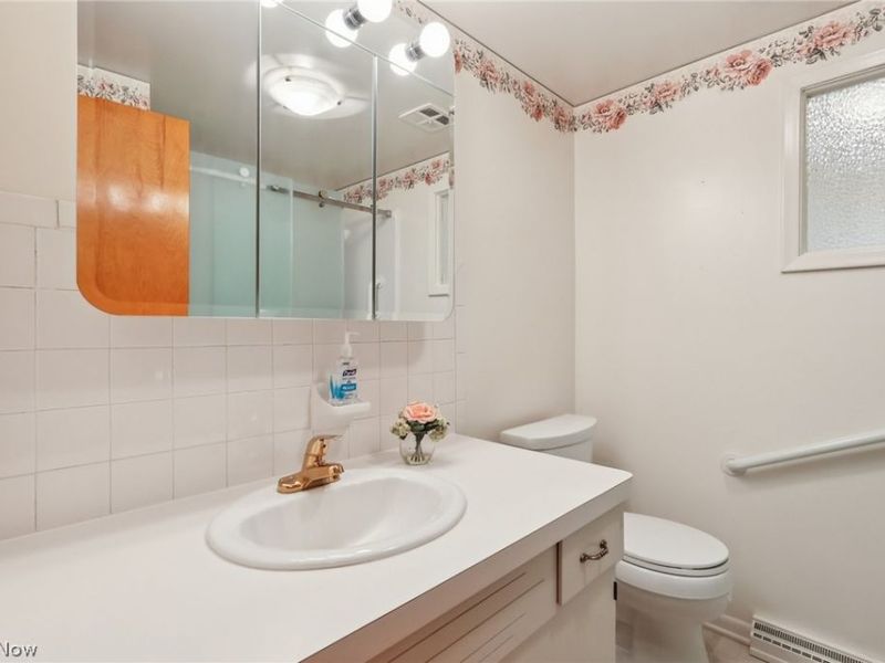 827 Summit Street SW, North Canton, OH 44720 Photo 7