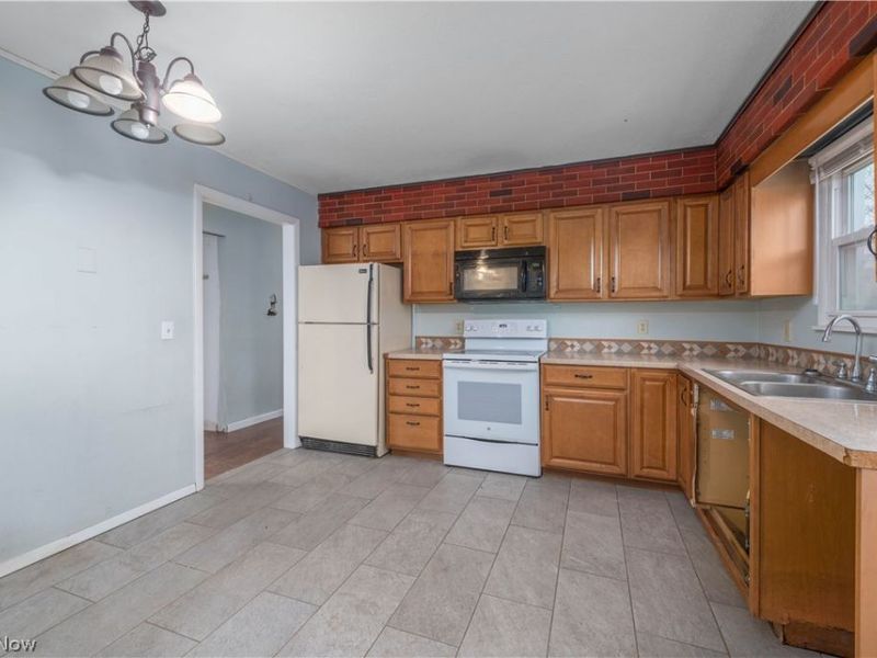 4250 Abbe Road, Sheffield Village, OH 44054 Photo 6