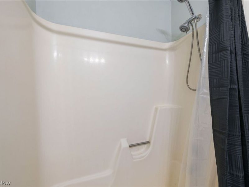 4250 Abbe Road, Sheffield Village, OH 44054 Photo 9