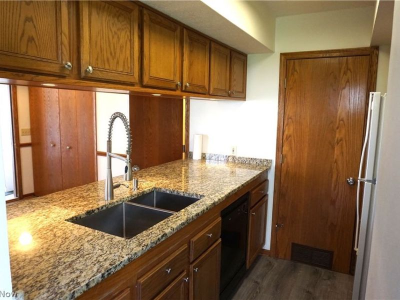 1820 Meadowland Drive, Brunswick, OH 44212 Photo 11