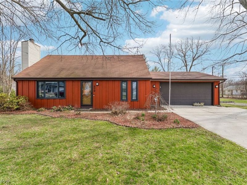 579 Robinwood Avenue, Sheffield Lake, OH 44054 Photo 1