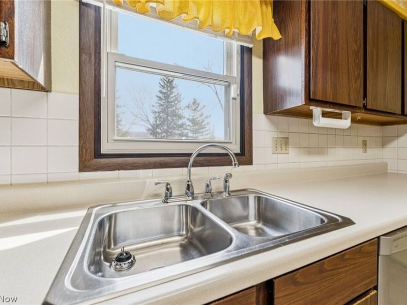 579 Robinwood Avenue, Sheffield Lake, OH 44054 Photo 18