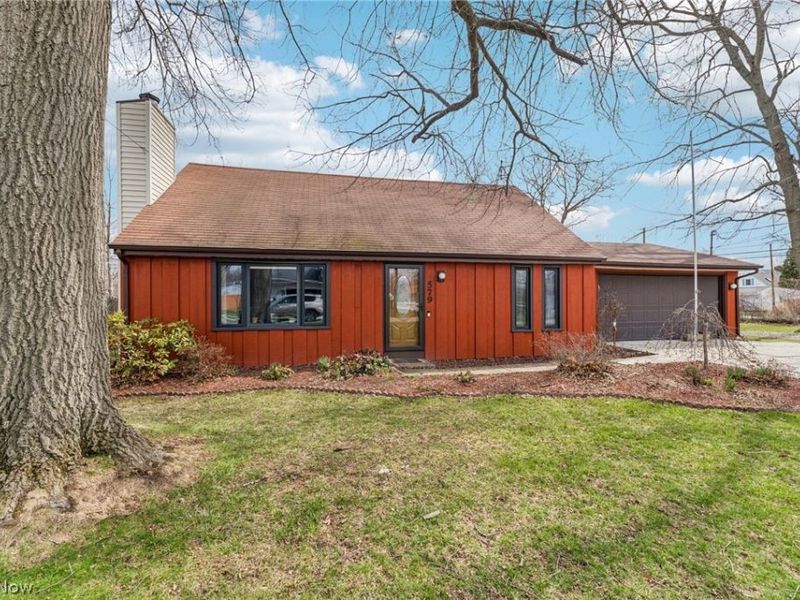 579 Robinwood Avenue, Sheffield Lake, OH 44054 Photo 2