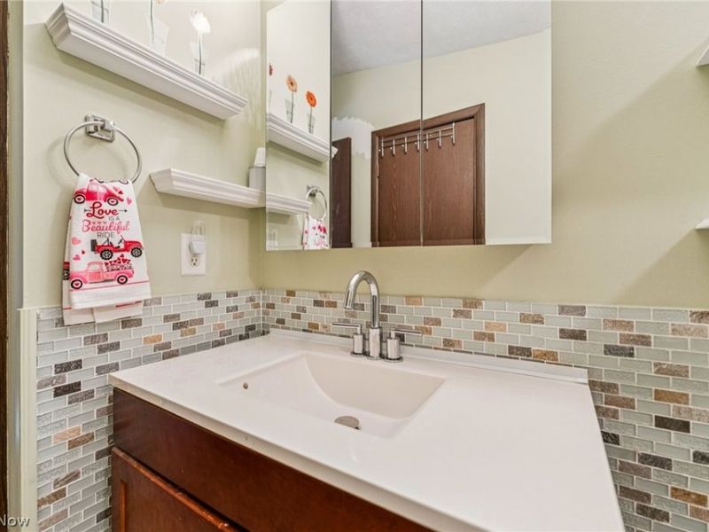 579 Robinwood Avenue, Sheffield Lake, OH 44054 Photo 21