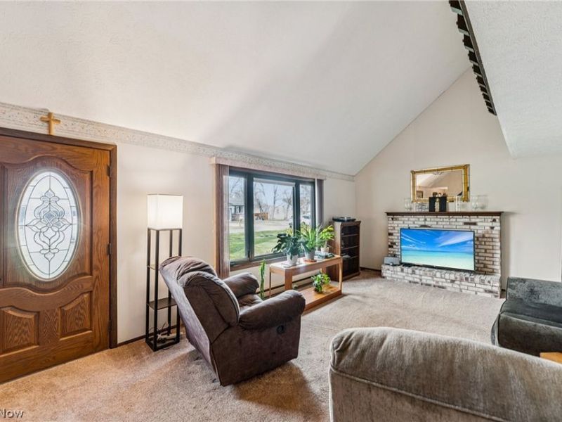 579 Robinwood Avenue, Sheffield Lake, OH 44054 Photo 3