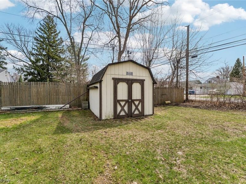 579 Robinwood Avenue, Sheffield Lake, OH 44054 Photo 31