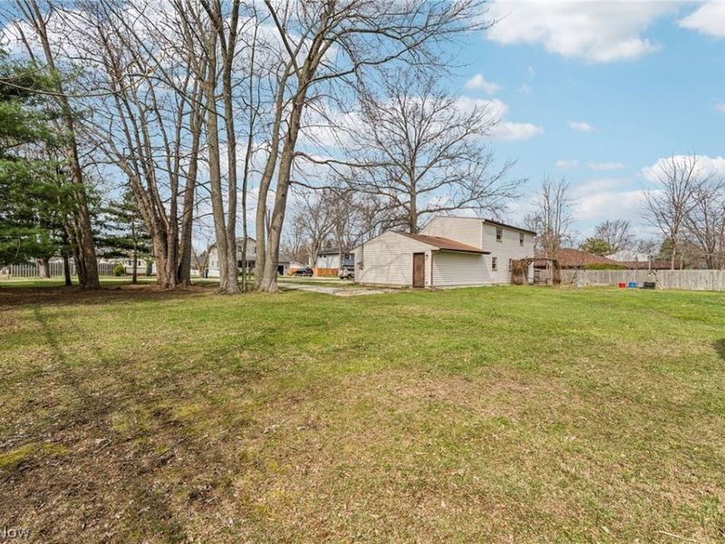 579 Robinwood Avenue, Sheffield Lake, OH 44054 Photo 32