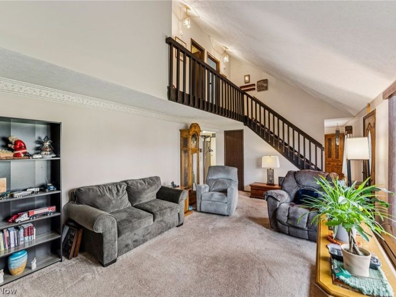 579 Robinwood Avenue, Sheffield Lake, OH 44054 Photo 5