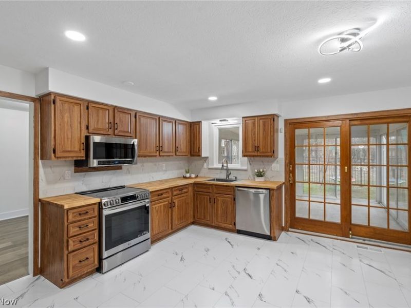 20541 Spruce Drive, Strongsville, OH 44149 Photo 10