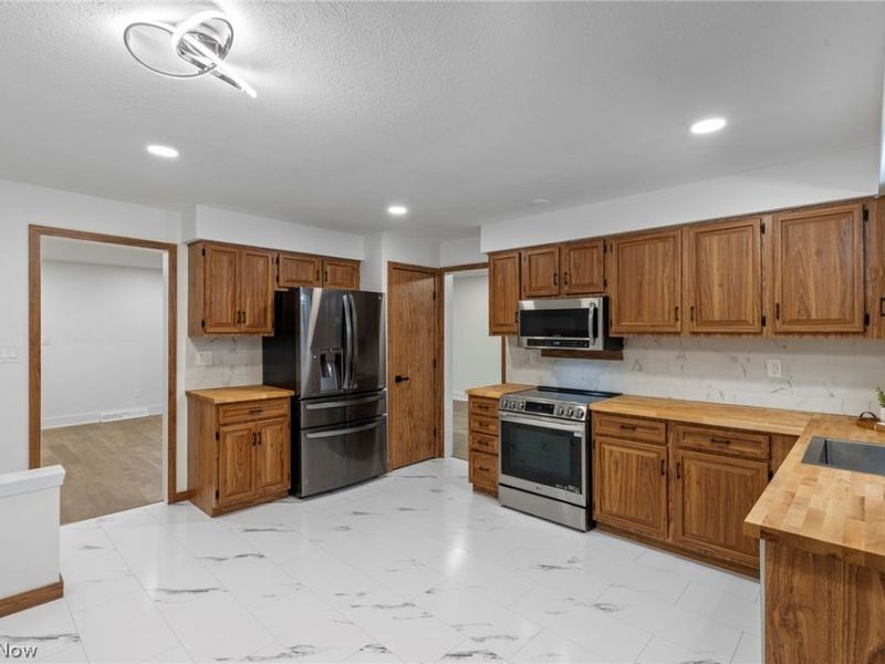 20541 Spruce Drive, Strongsville, OH 44149 Photo 11