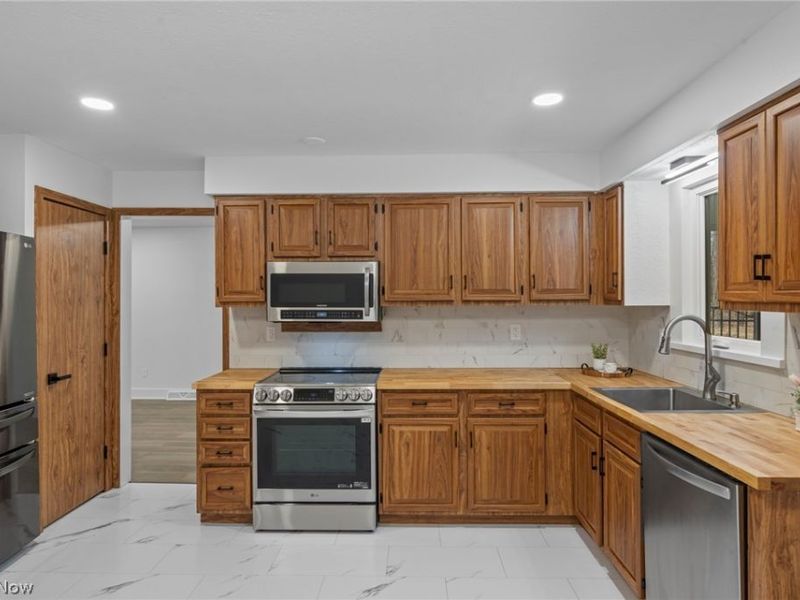 20541 Spruce Drive, Strongsville, OH 44149 Photo 12