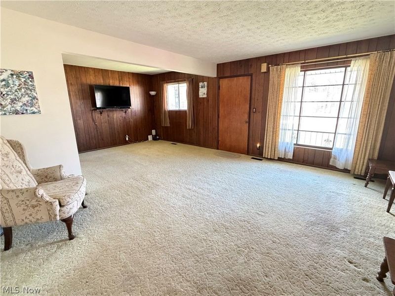 635 Sherwood Drive, Aurora, OH 44202 Photo 2