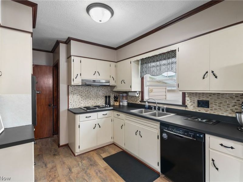 1109 E Front Street, Dover, OH 44622 Photo 9