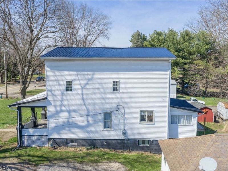 1817 Brightwood Road SE, New Philadelphia, OH 44663 Photo 2