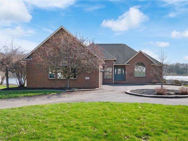 528 Roxbury Avenue NW, Massillon, OH 44646