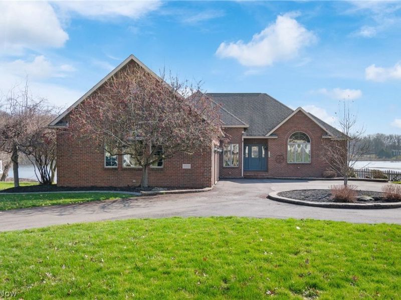 528 Roxbury Avenue NW, Massillon, OH 44646 Photo 1