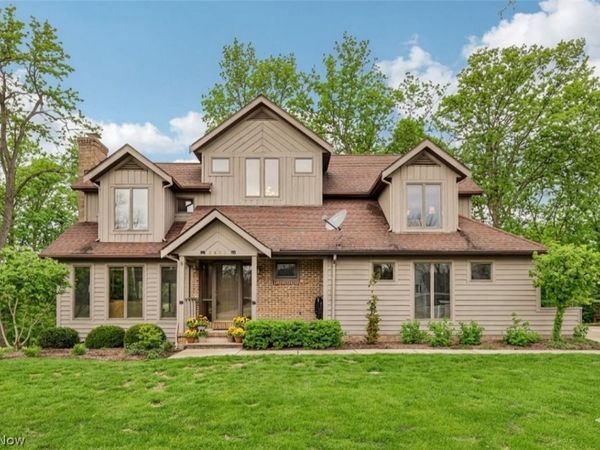 8442 Settlers Passage, Brecksville, OH 44141