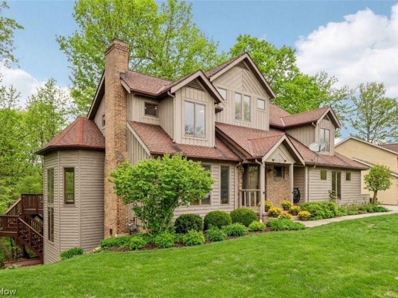 8442 Settlers Passage, Brecksville, OH 44141 Photo 2