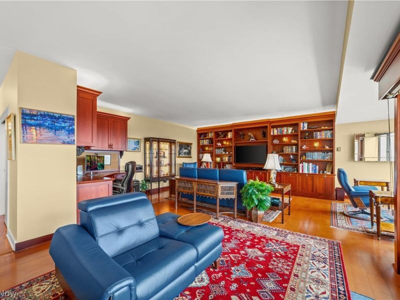 1 Bratenahl Place, Unit 1510, Bratenahl, OH 44108 Photo 10