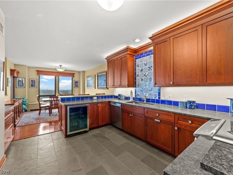 1 Bratenahl Place, Unit 1510, Bratenahl, OH 44108 Photo 14