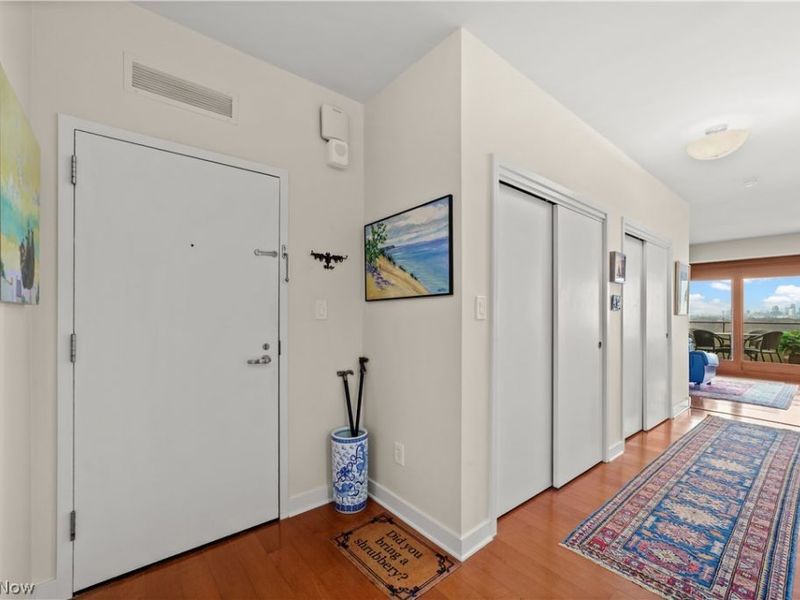 1 Bratenahl Place, Unit 1510, Bratenahl, OH 44108 Photo 4