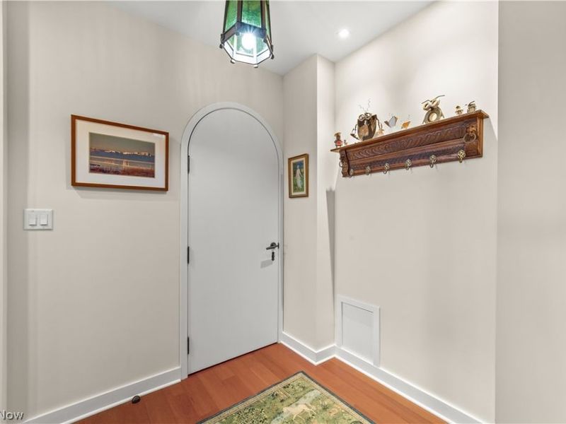 1 Bratenahl Place, Unit 1510, Bratenahl, OH 44108 Photo 5