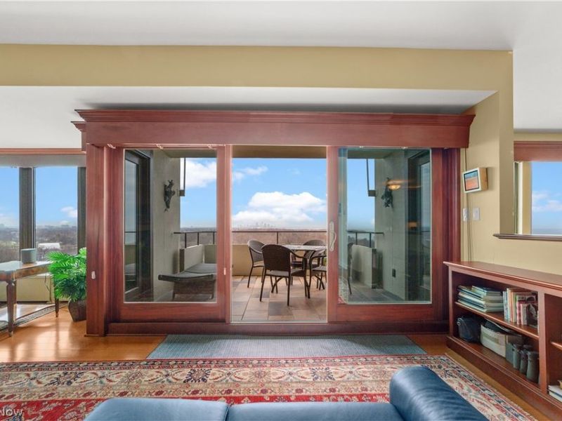 1 Bratenahl Place, Unit 1510, Bratenahl, OH 44108 Photo 6