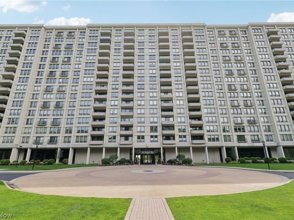 1 Bratenahl Place, Unit 1010, Bratenahl, OH 44108