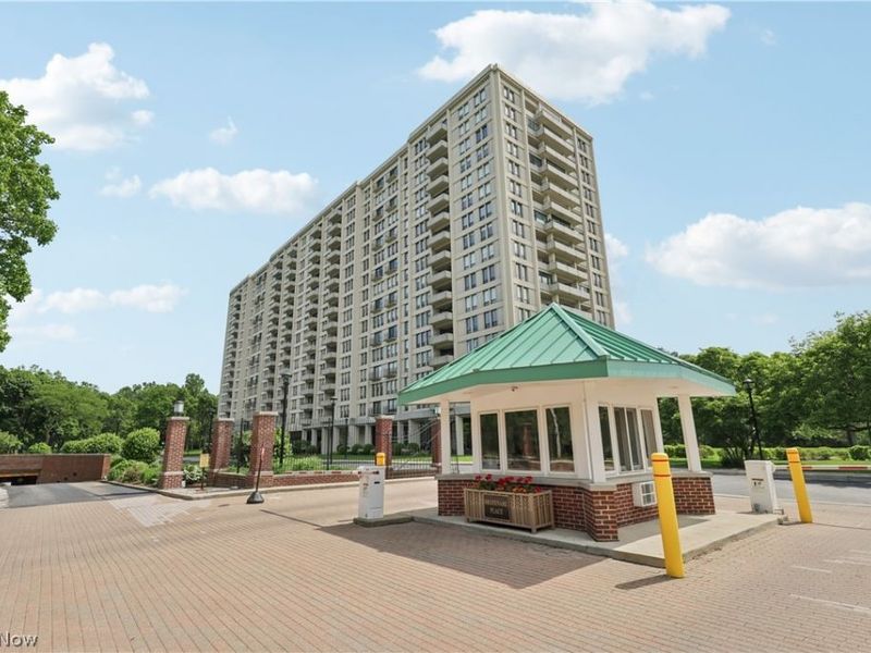 1 Bratenahl Place, Unit 1010, Bratenahl, OH 44108 Photo 2