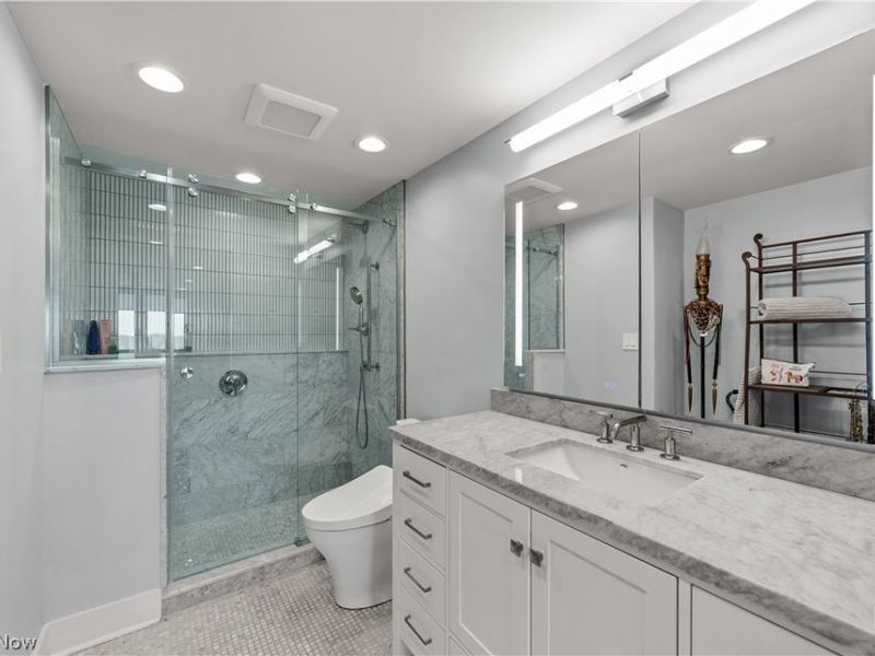 1 Bratenahl Place, Unit 1010, Bratenahl, OH 44108 Photo 25