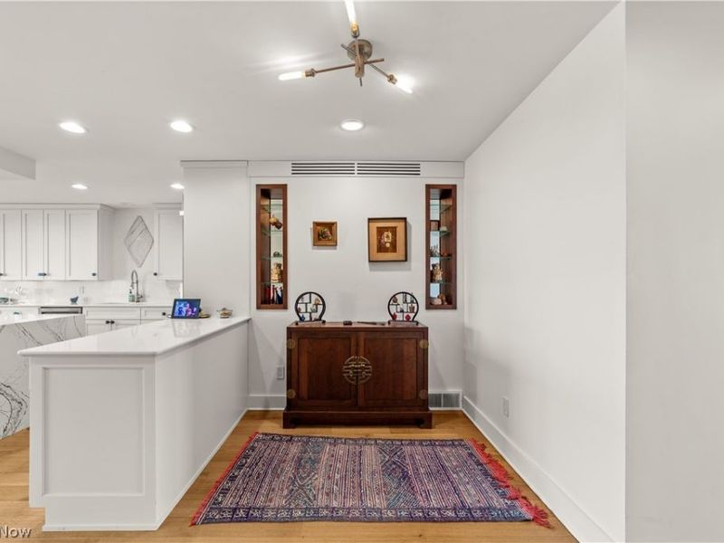 1 Bratenahl Place, Unit 1010, Bratenahl, OH 44108 Photo 5