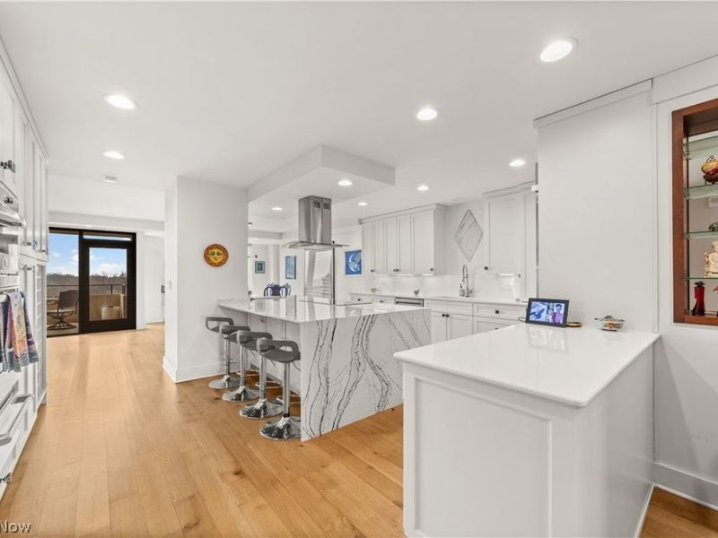 1 Bratenahl Place, Unit 1010, Bratenahl, OH 44108 Photo 6