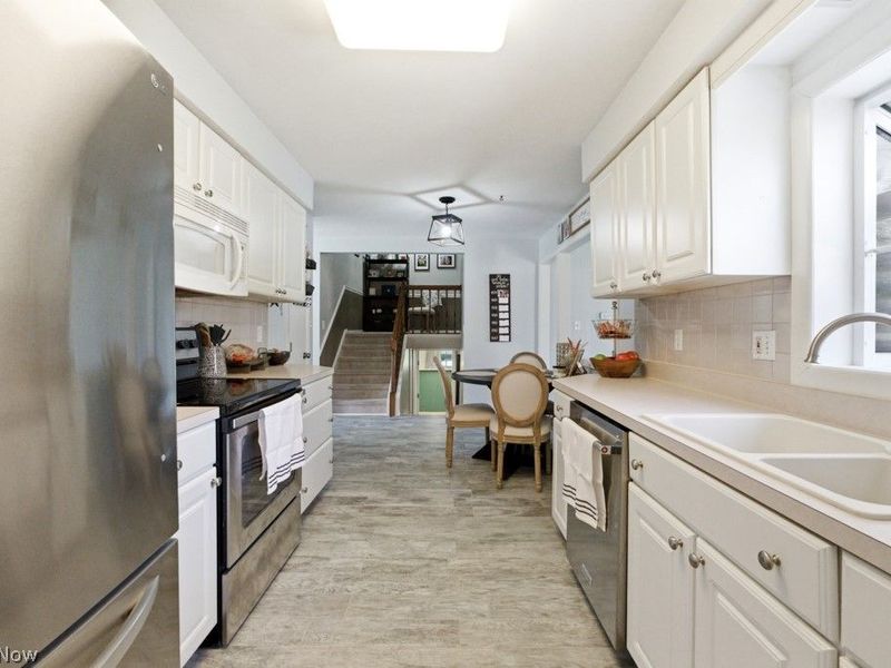 4839 Hartley Drive, Lyndhurst, OH 44124 Photo 7